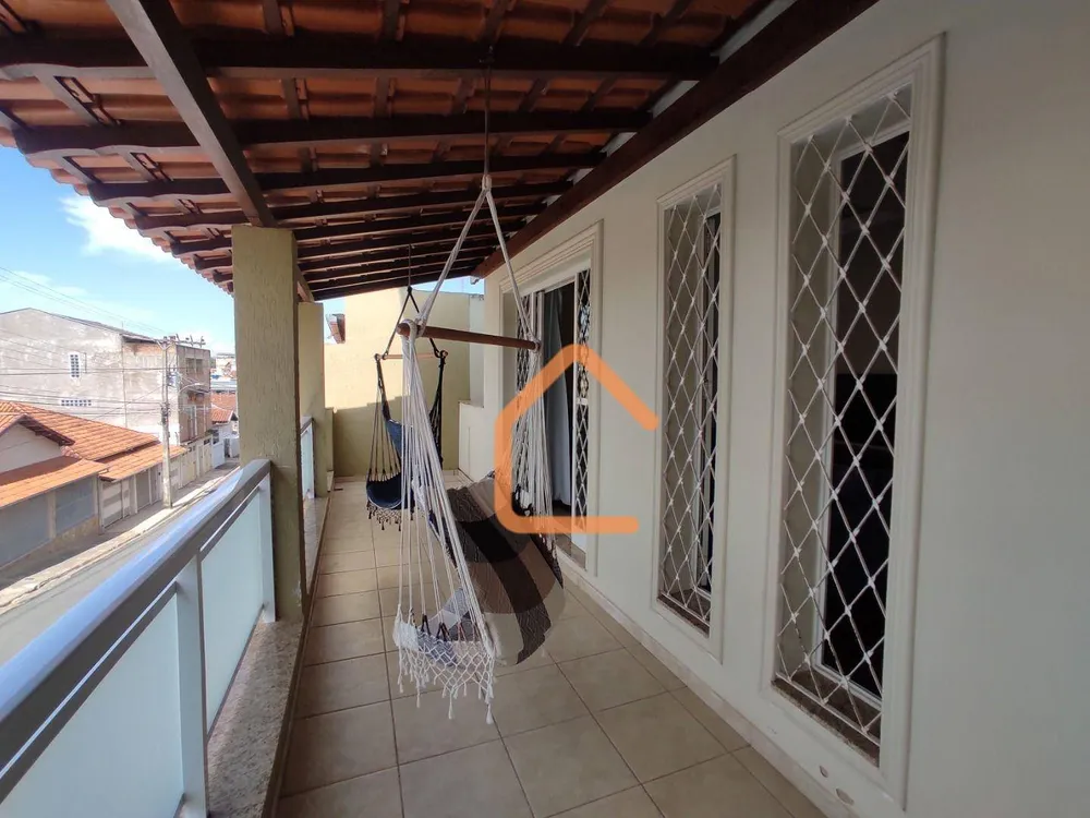 Casa, 3 quartos, 245 m² - Foto 1