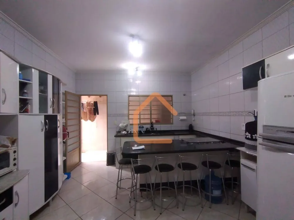 Casa, 3 quartos, 213 m² - Foto 3