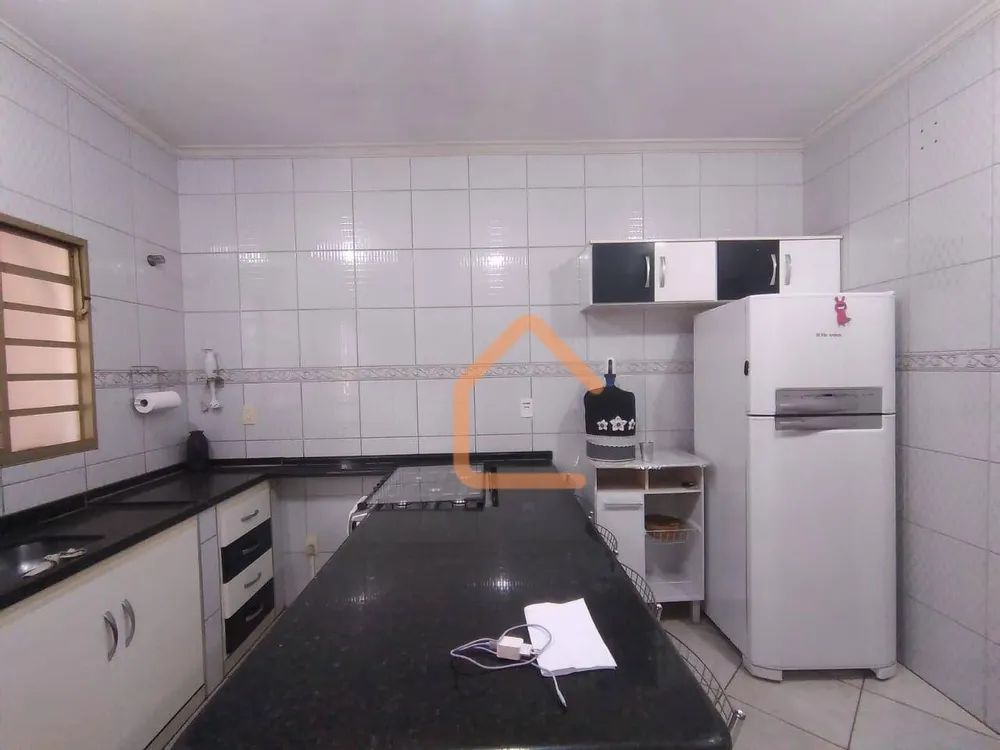 Casa, 3 quartos, 213 m² - Foto 2