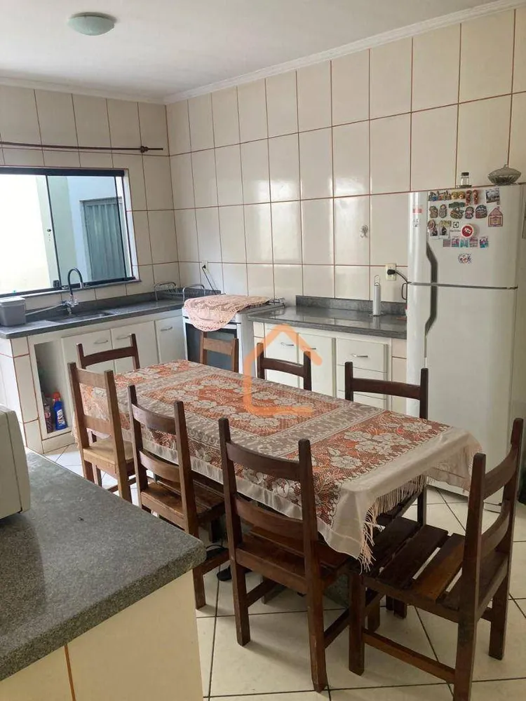 Casa, 3 quartos, 162 m² - Foto 1