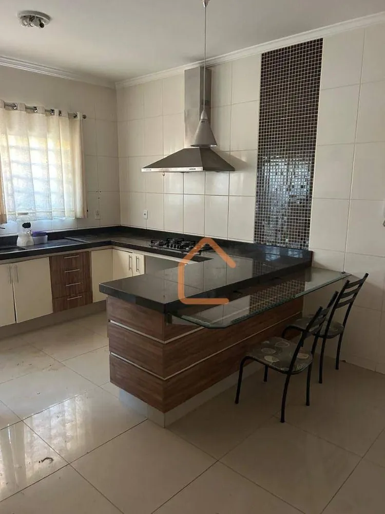 Casa, 3 quartos, 230 m² - Foto 3