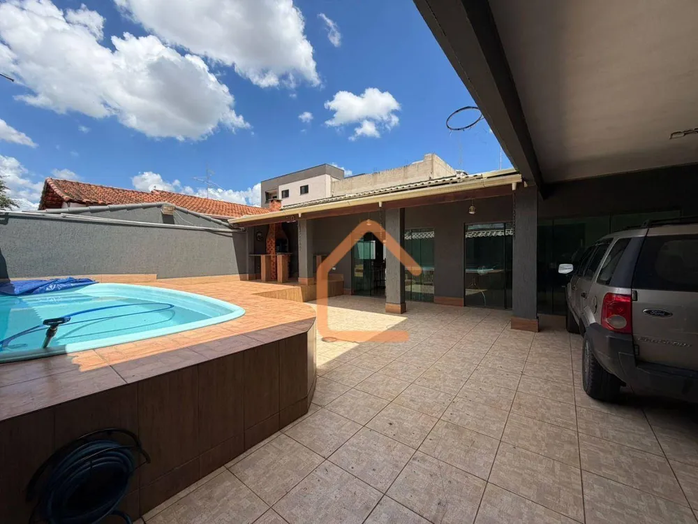 Casa, 3 quartos, 216 m² - Foto 1
