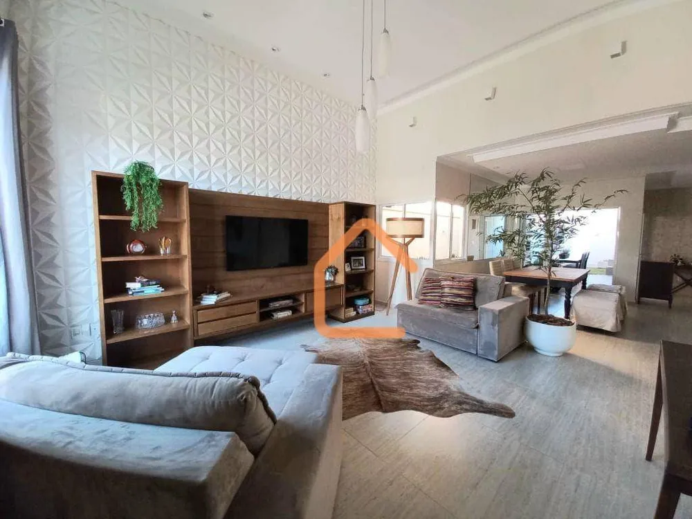 Casa, 3 quartos, 226 m² - Foto 1