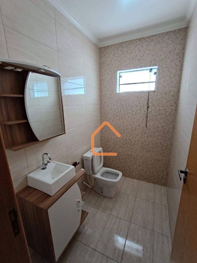 Casa à venda com 3 quartos, 215m² - Foto 1