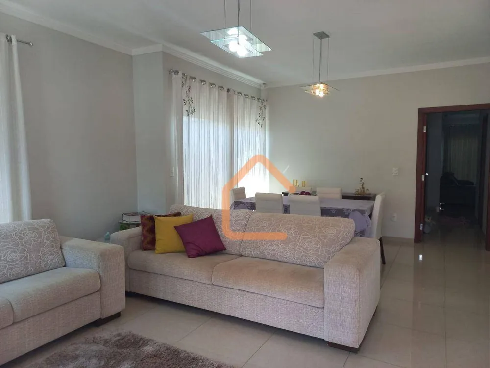 Casa, 5 quartos, 240 m² - Foto 2