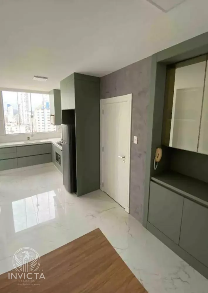 Apartamento à venda com 3 quartos, 170m² - Foto 6