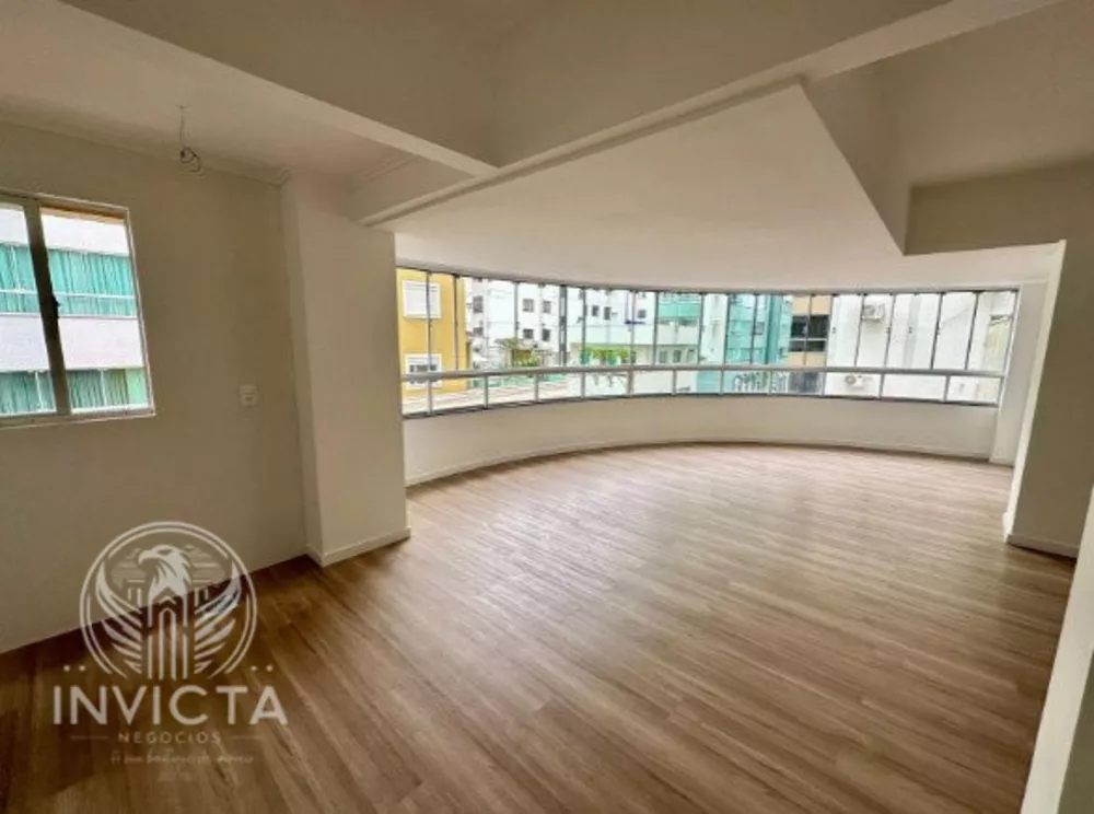 Apartamento à venda com 4 quartos, 201m² - Foto 2