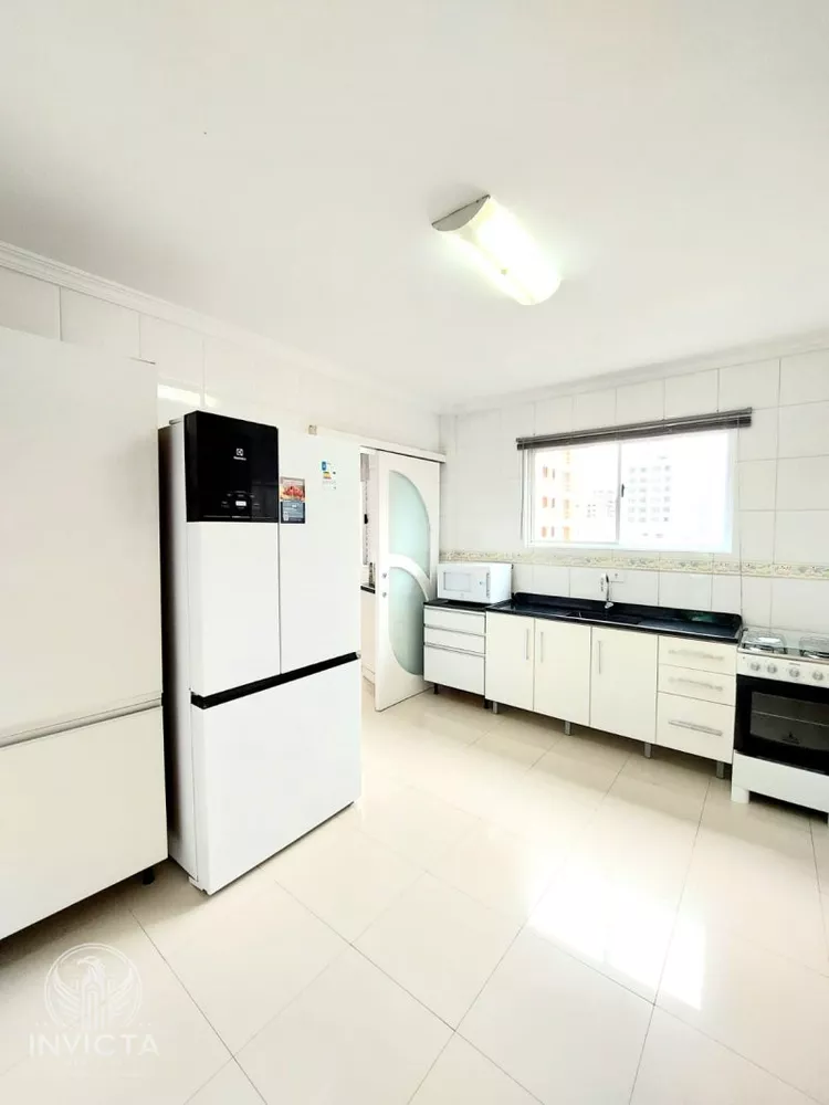 Apartamento à venda com 3 quartos, 182m² - Foto 6