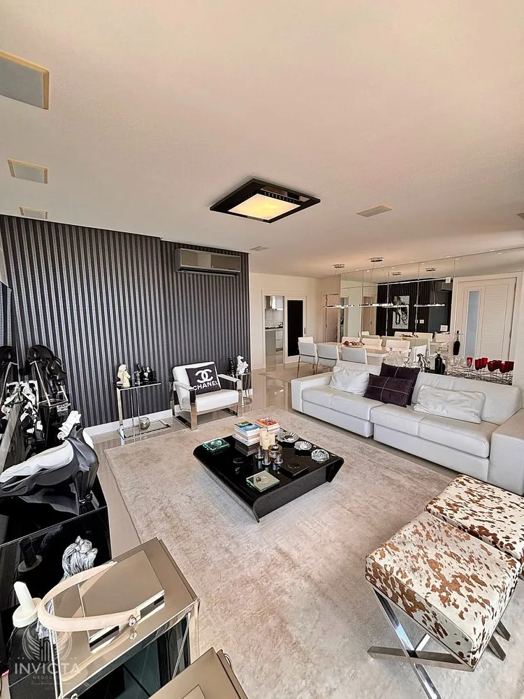 Apartamento, 3 quartos, 246 m² - Foto 1