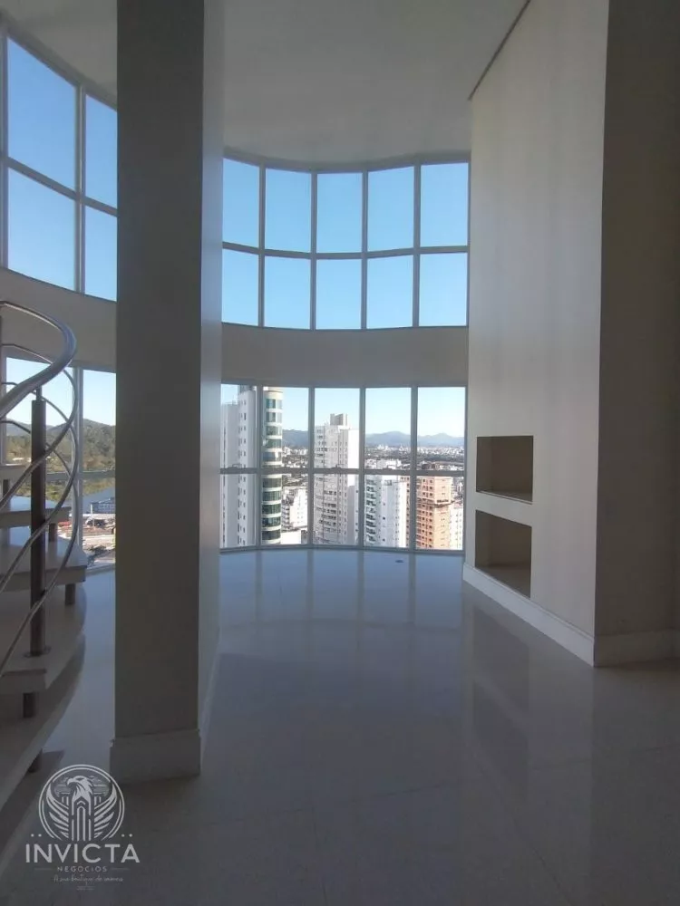 Apartamento à venda com 4 quartos, 234m² - Foto 2