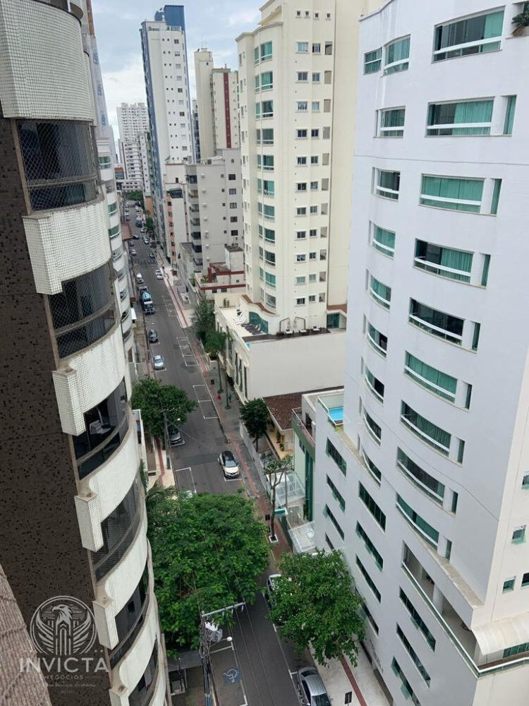 Apartamento à venda com 3 quartos, 133m² - Foto 2