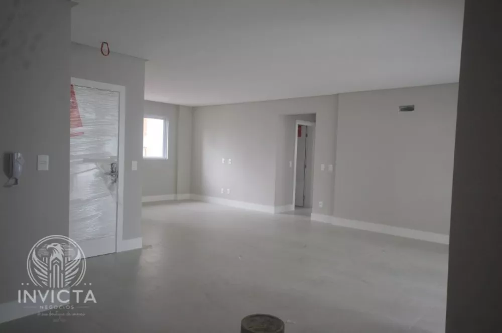 Apartamento à venda com 3 quartos, 205m² - Foto 2