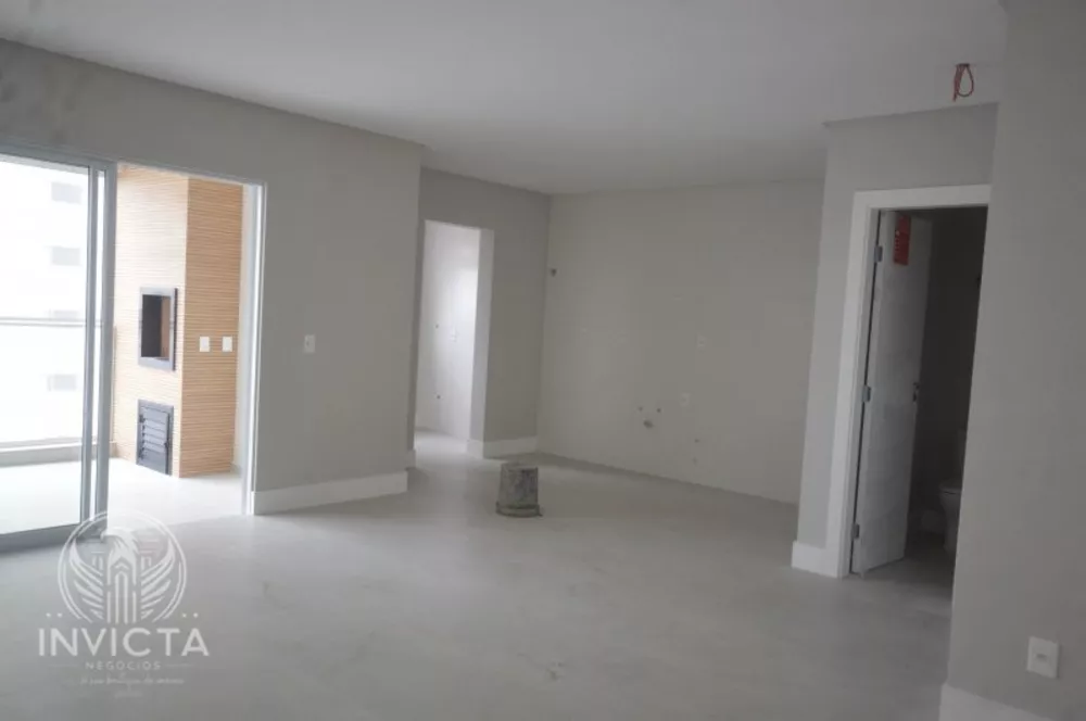 Apartamento à venda com 3 quartos, 205m² - Foto 4