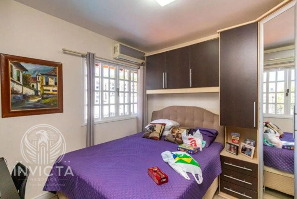 Casa à venda com 3 quartos, 178m² - Foto 4