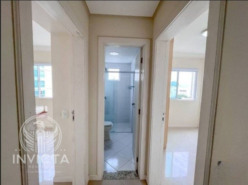 Apartamento à venda com 3 quartos, 99m² - Foto 4