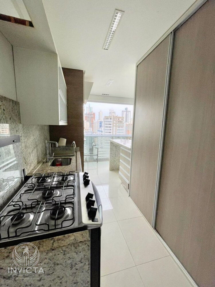 Apartamento à venda com 3 quartos, 140m² - Foto 3
