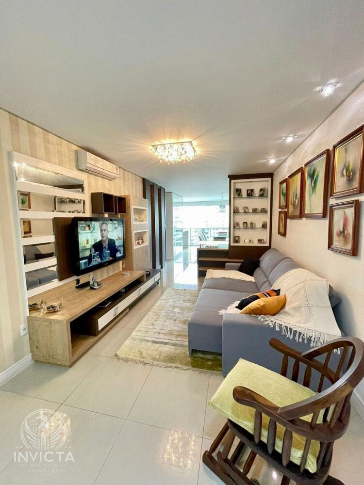 Apartamento à venda com 3 quartos, 140m² - Foto 2
