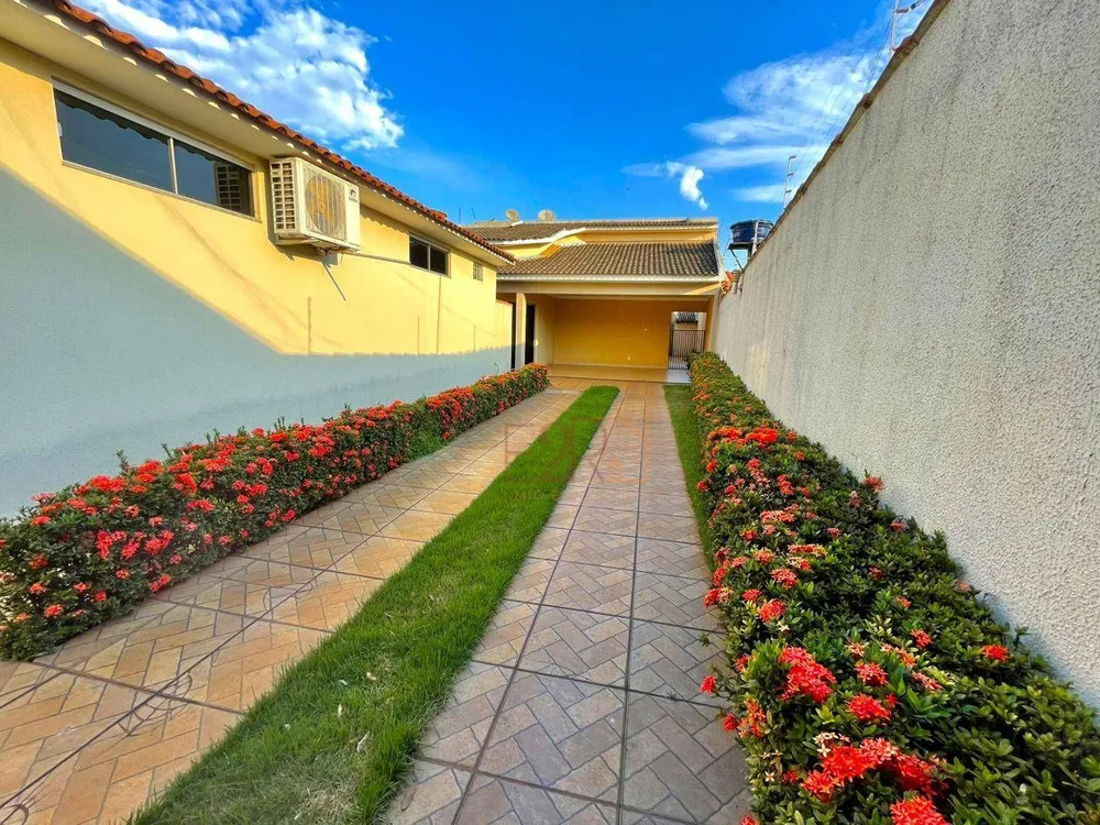 Casa, 3 quartos, 271 m² - Foto 1