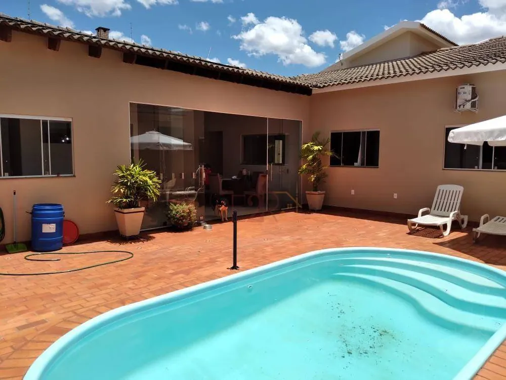 Casa, 3 quartos, 250 m² - Foto 1