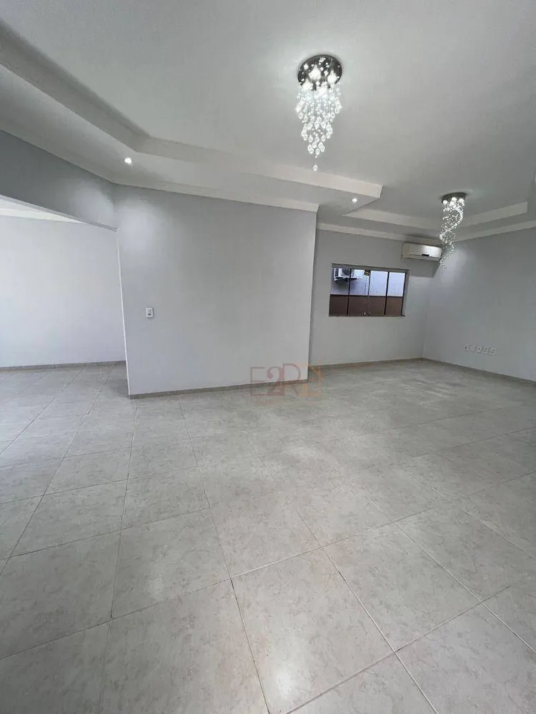 Casa, 3 quartos, 245 m² - Foto 3
