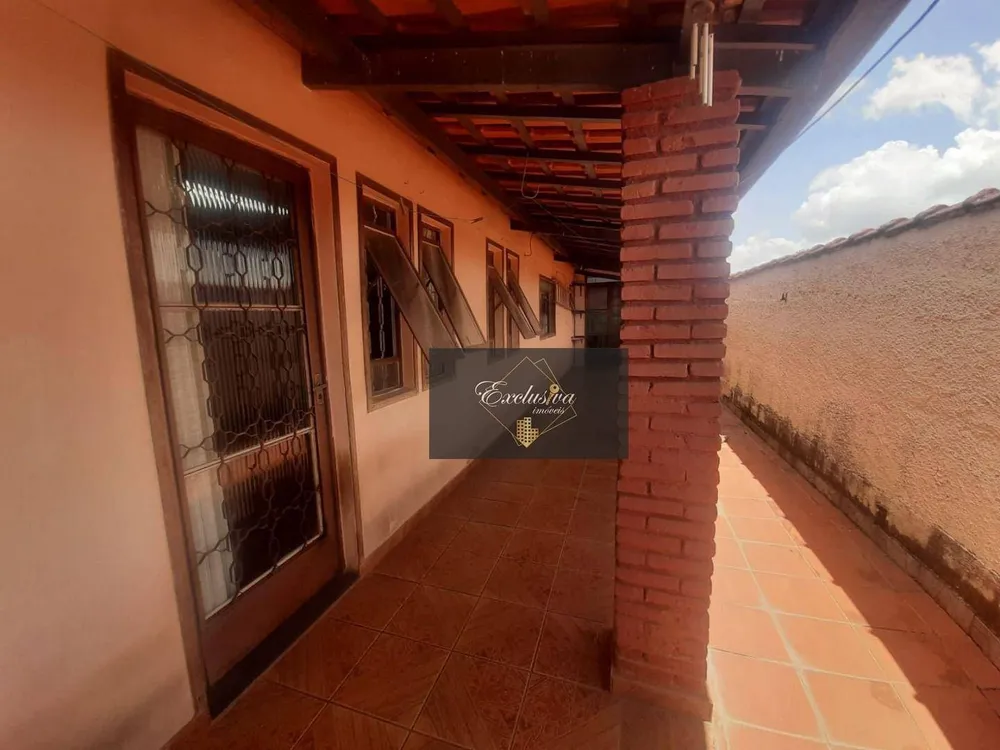 Casa, 6 quartos, 145 m² - Foto 1