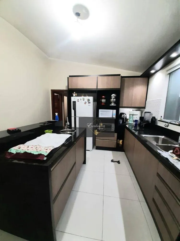 Casa, 3 quartos, 207 m² - Foto 3