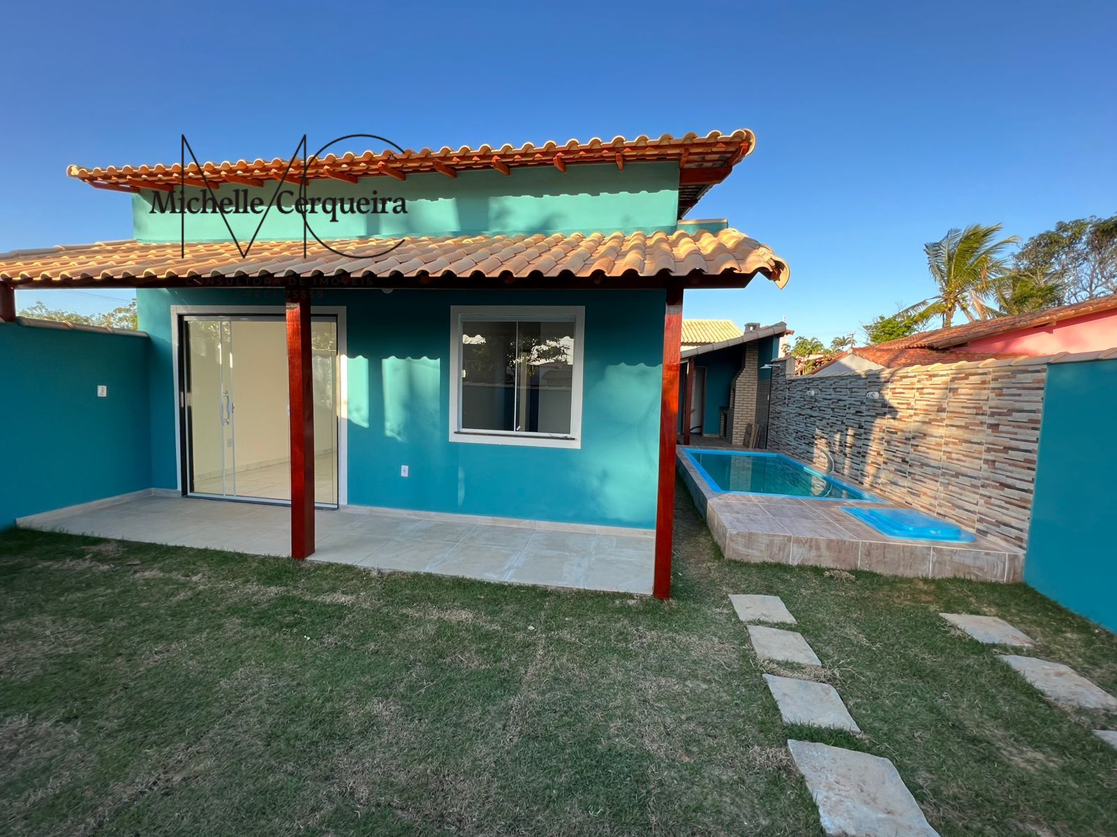 Casa à venda com 2 quartos, 70m² - Foto 1