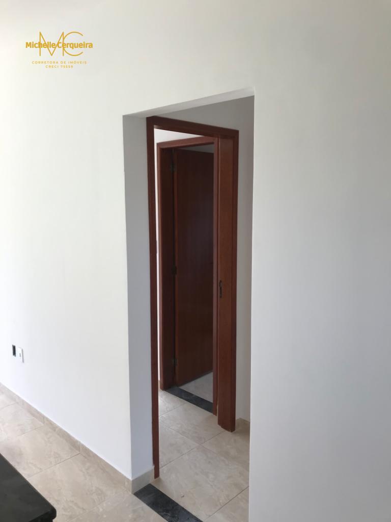 Casa à venda com 2 quartos, 70m² - Foto 4