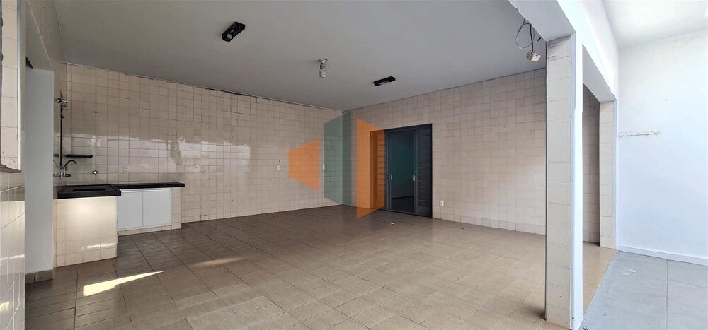 Casa à venda e aluguel com 3 quartos, 200m² - Foto 13