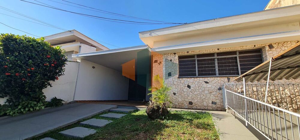 Casa à venda e aluguel com 3 quartos, 200m² - Foto 1
