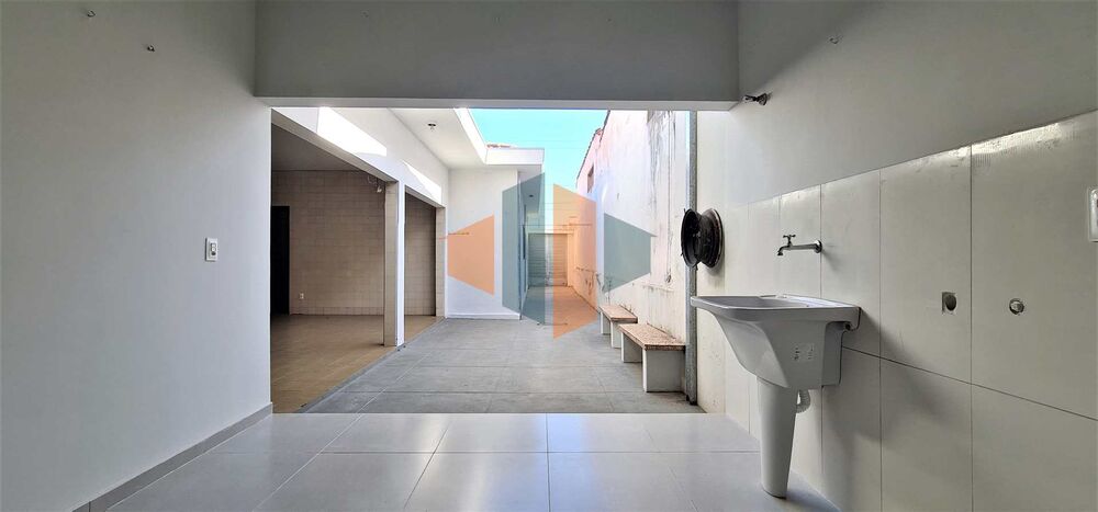 Casa à venda e aluguel com 3 quartos, 200m² - Foto 15