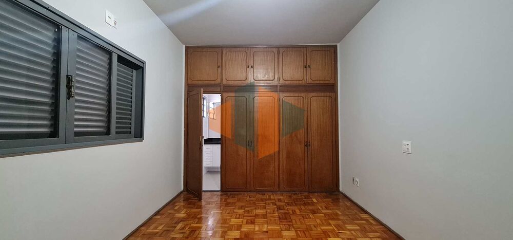 Casa à venda e aluguel com 3 quartos, 200m² - Foto 9