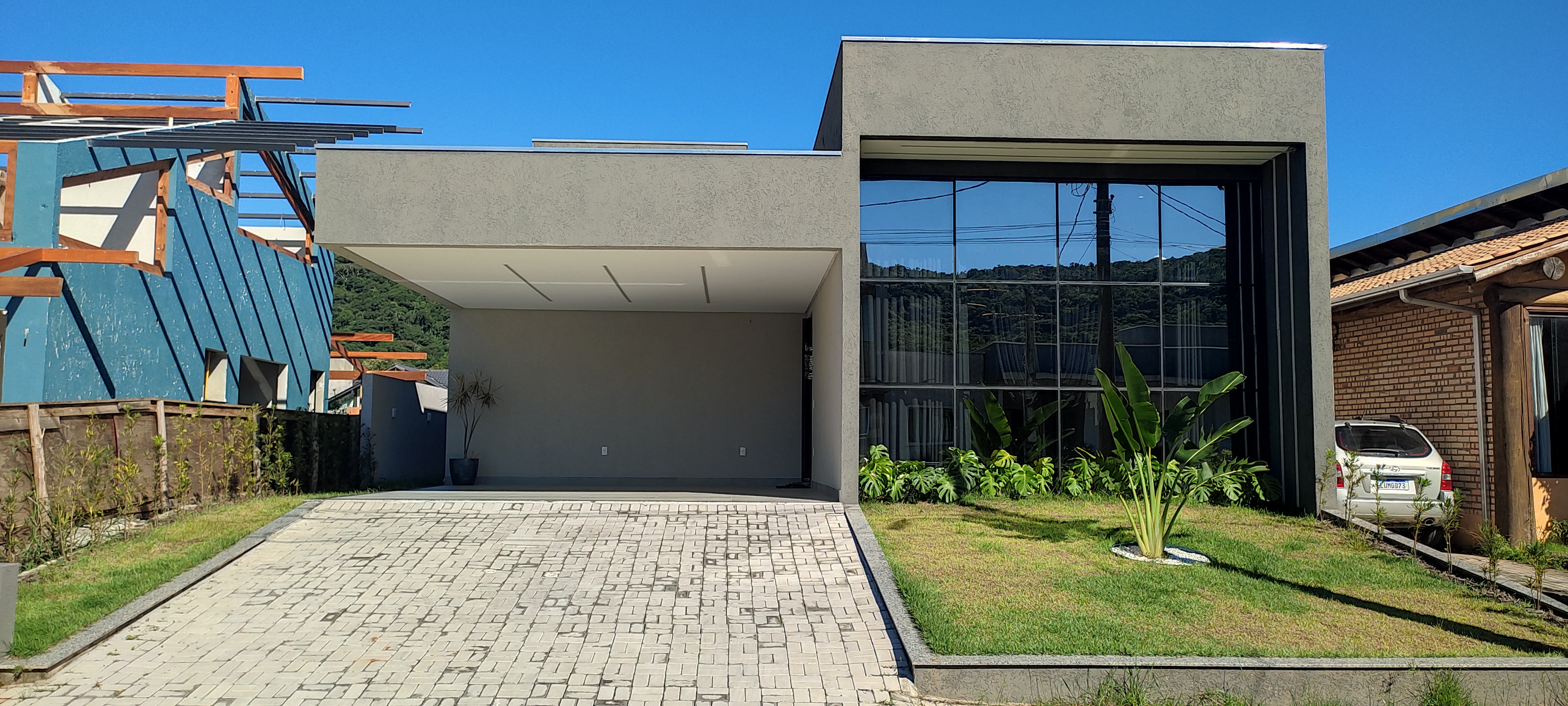 Casa de Condomínio à venda com 4 quartos, 240m² - Foto 1