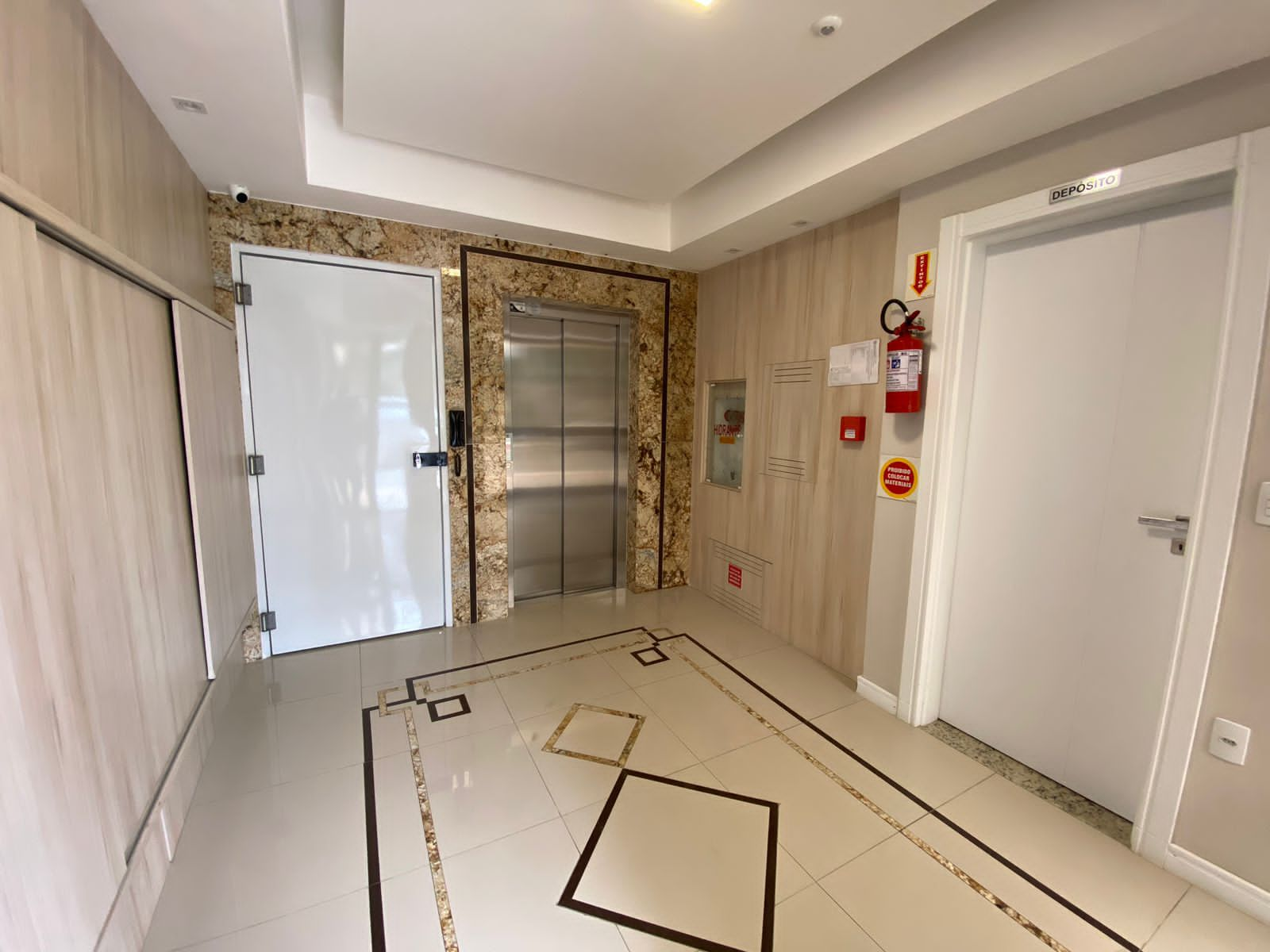 Apartamento à venda com 3 quartos, 144m² - Foto 2