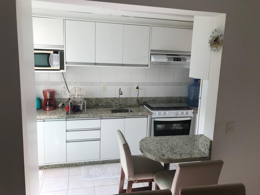 Apartamento à venda com 2 quartos, 70m² - Foto 2