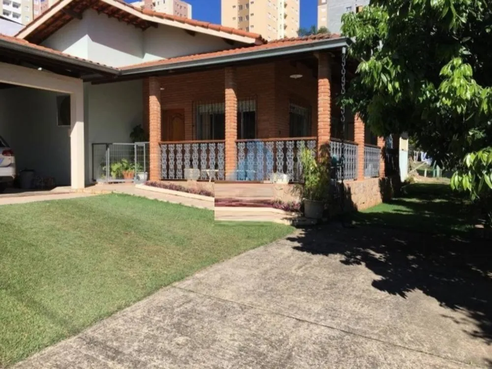 Chácara, 3 quartos, 1454 m² - Foto 1