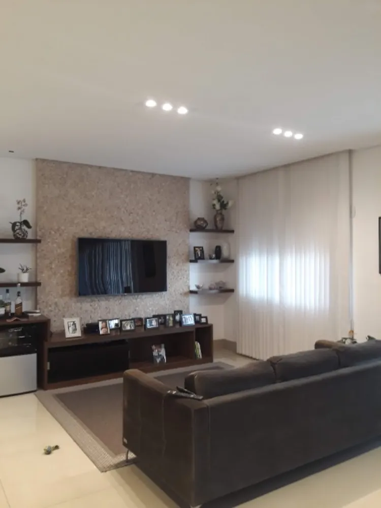 Apartamento, 3 quartos, 196 m² - Foto 1