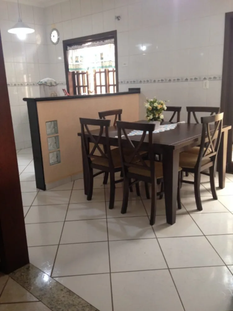 Casa, 3 quartos, 193 m² - Foto 2