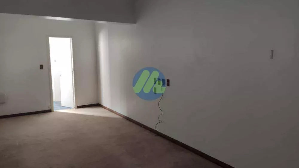 Casa à venda com 3 quartos, 288m² - Foto 2