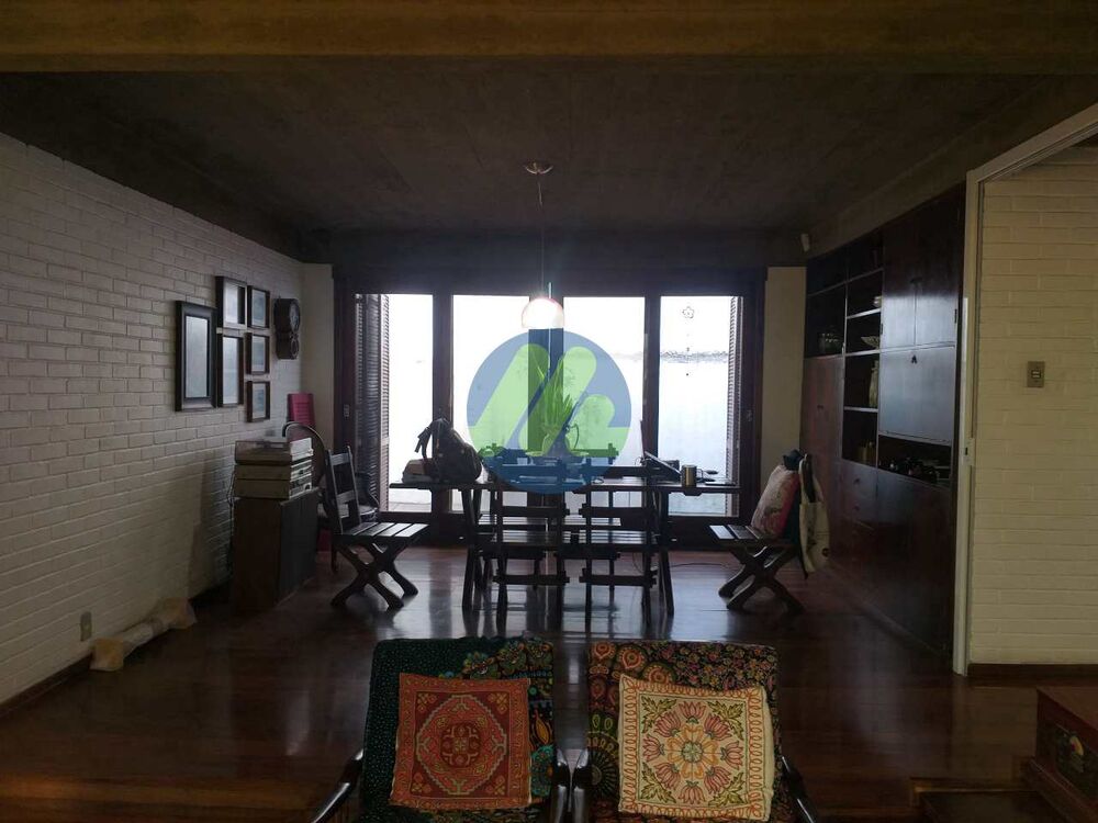 Sobrado à venda com 4 quartos, 303m² - Foto 1