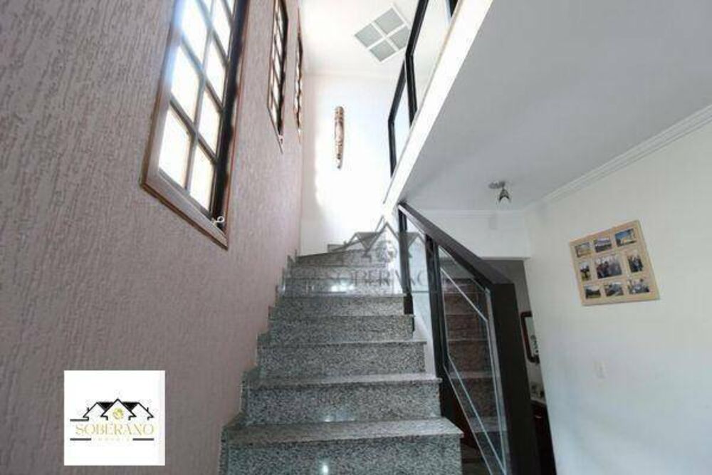 Sobrado à venda com 4 quartos, 186M2 - Foto 2