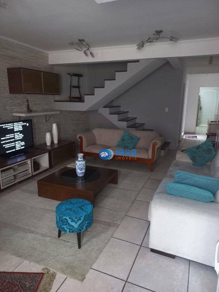 Sobrado, 3 quartos, 200 m² - Foto 1