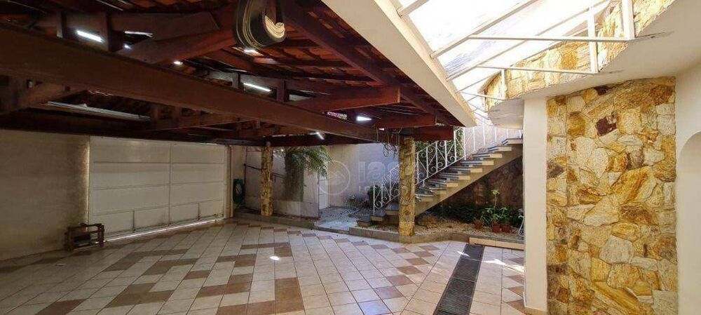 Casa à venda com 3 quartos, 326m² - Foto 9