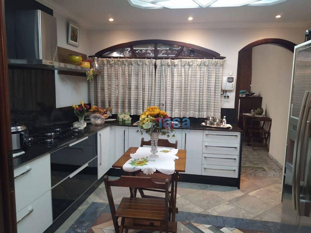 Sobrado, 3 quartos, 249 m² - Foto 1