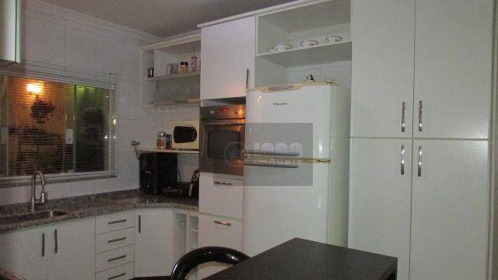 Sobrado à venda com 3 quartos, 194m² - Foto 1