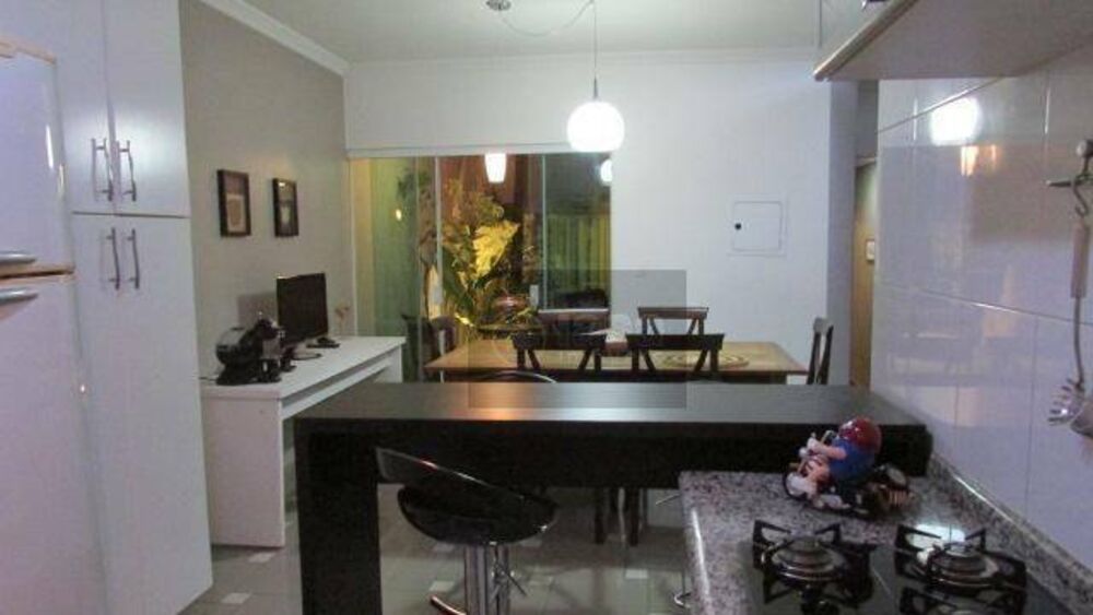 Sobrado à venda com 3 quartos, 194m² - Foto 2