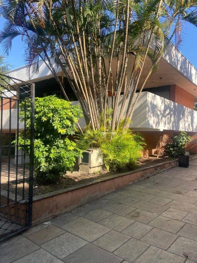 Sobrado, 5 quartos, 704 m² - Foto 1