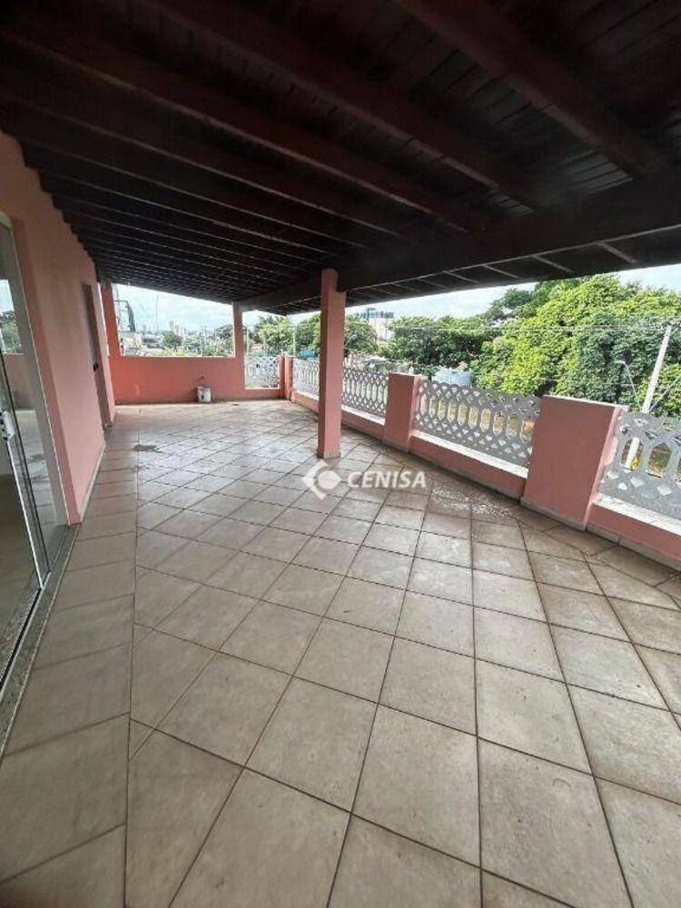 Casa para alugar com 3 quartos, 210m² - Foto 1
