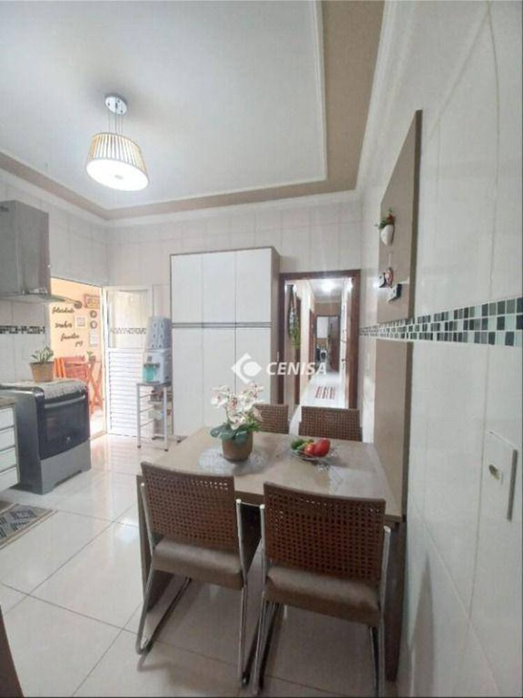 Casa à venda com 3 quartos, 110m² - Foto 4