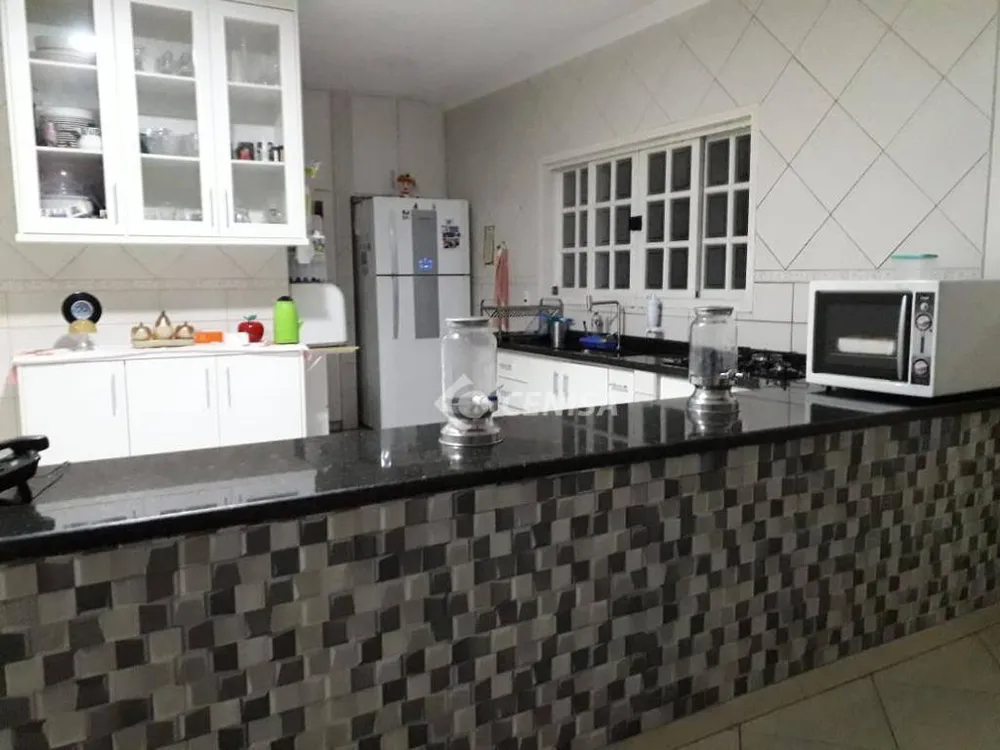 Casa, 4 quartos, 300 m² - Foto 3